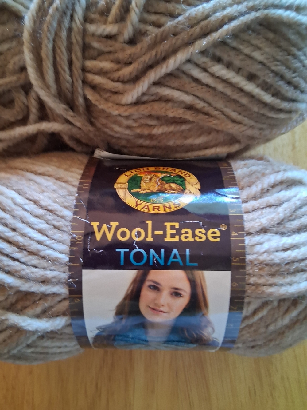 Tonello Wool-Ease Tonal Yarn - Beige/Tan